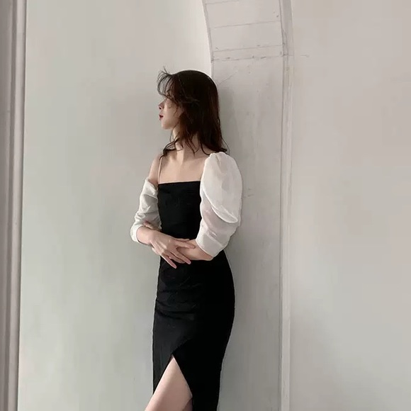 Fitted Black Dress with Statement Sleeves - Picture 5 of 5